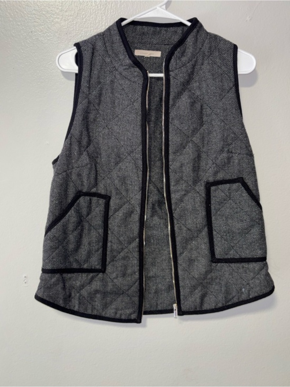 Quilted Herringbone Zip Vest in Gray with Black Trim
